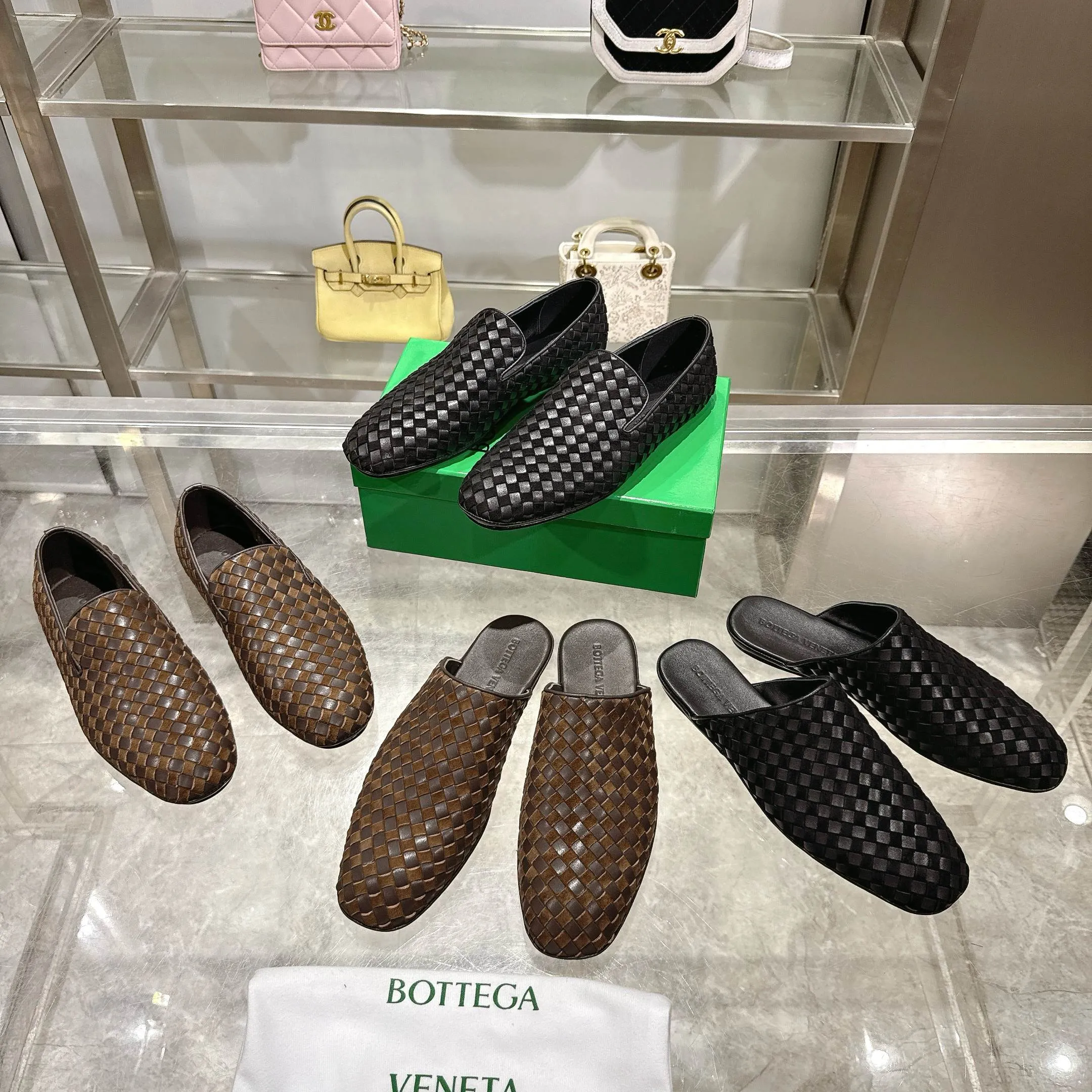 [BV] Top P: 760💰Size for couples: Female 35-39 Male 39--44 (Female 40. Male 38.45.46.47 customization is not returnable) [Note‼ ️] Add 💰 to size 46, add 💰 to size 47. Bottega Veneta's 2025 autumn counter synchronized genuine leather outsole classic woven half-drag couple model Bottega Veneta square toe flat shoes, imported mixed sheepskin, imported sheep! Leather outsole! [Rose][Rose]! Purely hand-woven and operated, the original board is reproduced one-to-one! quality assurance!